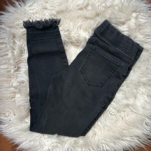 Mid-Rise Rockstar Frayed-Hem Ankle Jeans
